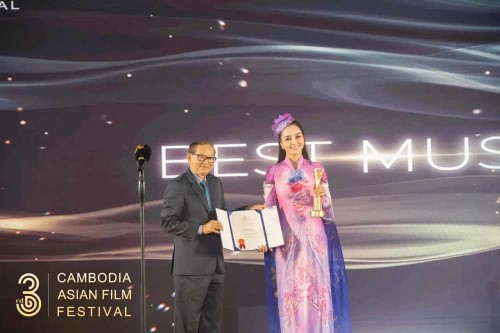“Đoá hoa mong manh” giành giải Âm nhạc xuất sắc nhất tại Cambodia Asian Film Festival – Giải thưởng quốc tế thứ 19