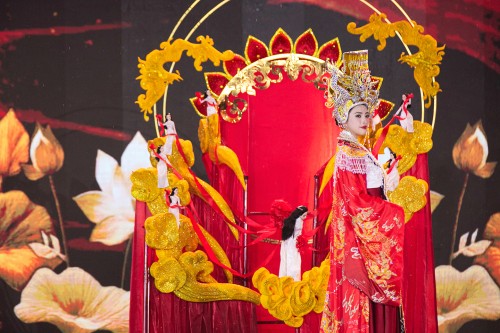 KHÁN GIẢ ĐỘI MƯA XEM ĐÊM NATIONAL COSTUME TẠI MISS GRAND VIETNAM 2025