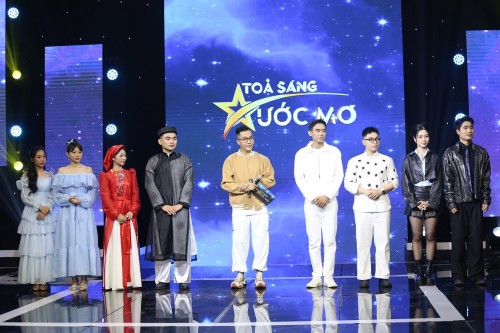 “Tỏa Sáng Ước Mơ” mùa 4: Top 16 bùng nổ phá kén, giám khảo hé lộ gương mặt ‘nằm top an toàn’