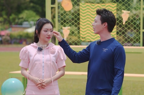 [Clip]Erik lần đầu tiên dẫn dắt show tạp kỹ kết hợp âm nhạc và vận động - HITS THỞ