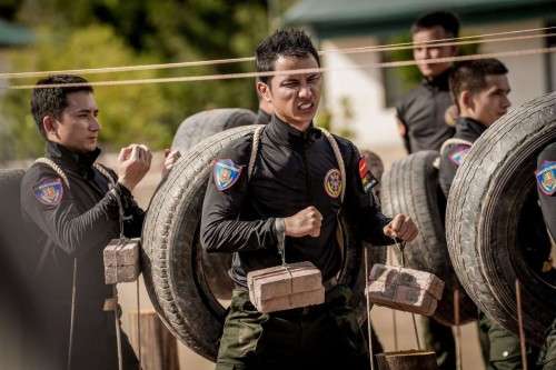 [Clip]Chiến Sĩ Quả Cảm hé lộ thử thách đu dây leo tường nghẹt thở và nhiệm vụ truy quét đối tượng khủng bố trong mưa ở tập 10