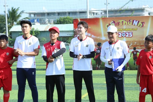 Cầu thủ nhí 2025: Top 14 rèn bài tập về “kết nối chiến lược” cùng Lý Đức, Bi Max