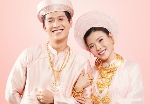 Thúy Diễm trở lại màn ảnh rộng, khoe chồng mới cưới Trương Minh Thảo và đeo vàng 'gãy cổ' 