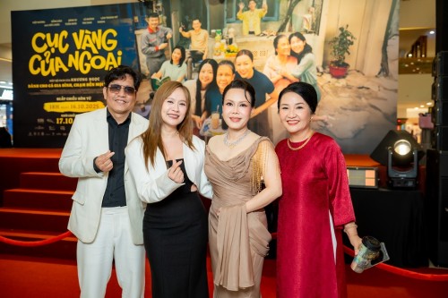 Dàn nghệ sĩ xúc động, bật khóc nức nở sau khi xem suất chiếu sớm của phim ‘Cục Vàng Của Ngoại’