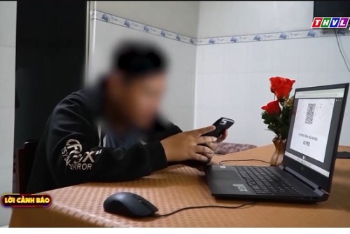 Lời Cảnh Báo: Bị theo dõi qua camera điện thoại và laptop