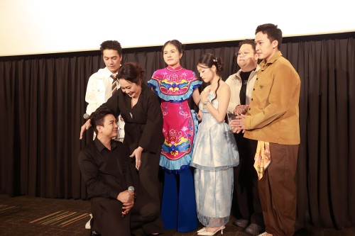 Dàn diễn viên Nhà Ma Xó diễn nhập tâm, hòa chung nước mắt cùng ca sĩ Hoài Lâm