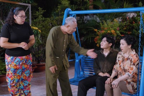 [Clip]NGHỆ SĨ TRUNG DÂN GIÚP NGHỆ SĨ KIỀU OANH TÌM CON 