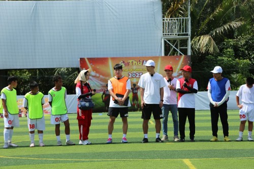 Danh thủ Hồng Sơn lựa chọn Top 10 Cầu thủ nhí đi du đấu Thái Lan