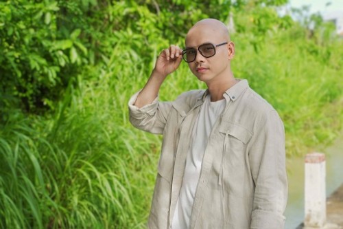 [Clip]“Anh trai” Phan Đinh Tùng ra mắt MV “Cho tôi được trở về”