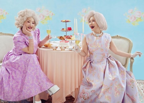 Việt Hương - Hồng Đào tung trọn bộ ảnh ‘Bà Thơ’ siêu cấp thần thái, khán giả phát sốt