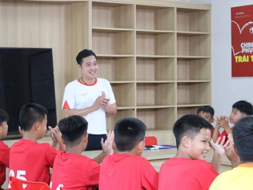 Cầu thủ nhí 2025: Ban huấn luyện trăn trở về những áp lực trước thềm Top 10 đi du đấu Thái Lan