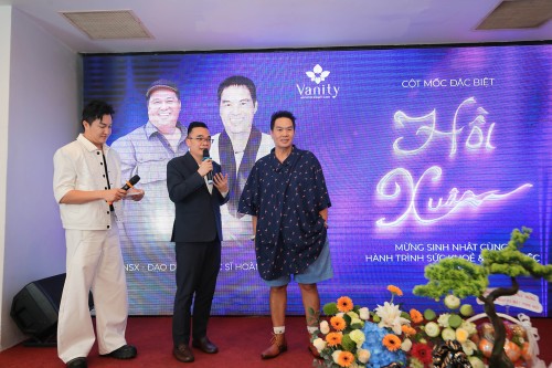 Nghệ sĩ Hoàng Mập hạnh phúc trong vòng tay gia đình, bè bạn  tại sự kiện Hồi xuân