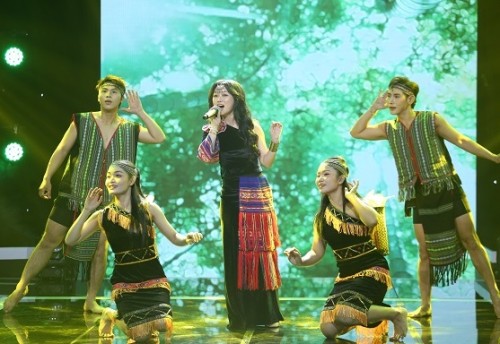 [Clip]“Tỏa Sáng Ước Mơ” tập 9: Kha Thi bứt phá với trang phục trình diễn được “người thương” tự tay may