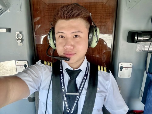 Khanh Michael – chàng phi công lái chuyên cơ người Việt  kể chuyện : Nghề phi công lái chuyên cơ có gì hấp dẫn?