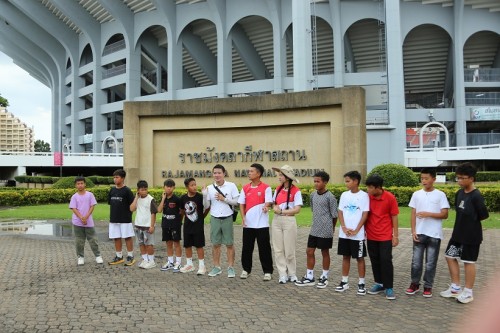 Top 10 Cầu thủ nhí 2025 tự hào đặt chân đến SVĐ tổ chức SEA Games 33 tại Thái Lan