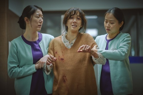 Khán giả “điêu đứng” trước kịch bản xoắn não của Không Có Bông Tuyết Nào Trong Sạch