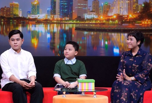 [Clip]Điều Con Muốn Nói: Mồ côi cha mẹ, anh trai 23 tuổi cày ngày cày đêm lo cho hai em