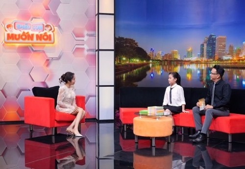 [Clip]Bé gái 10 tuổi giấu tài khoản mạng xã hội 13.900 like vì “sợ mẹ bị sốc”