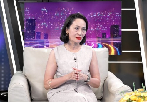 NSƯT Hạnh Thúy lên tiếng về áp lực làm mẹ trong xã hội hiện đại