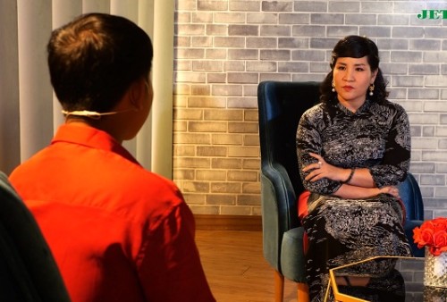 [Clip]Con trai “tố” ba bạo hành mẹ suốt nhiều năm, rời gia đình để “giải thoát cho bản thân”