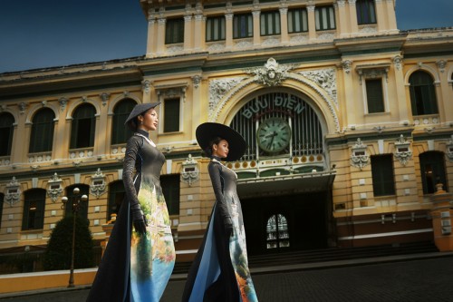 HÉ LỘ SÀN DIỄN FASHION SHOW ‘BEST OF VIETNAM’ MÙA 2: HÌNH ẢNH BƯU ĐIỆN THÀNH PHỐ TRÊN DU THUYỀN REVER CRUISE XA HOA GIỮA SÔNG SÀI GÒN