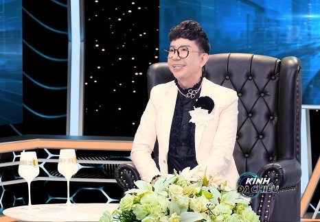 [Clip]Ca sĩ Long Nhật mách địa chỉ quán chè nổi tiếng là hậu duệ của Ngự Thiện Phòng thời xưa