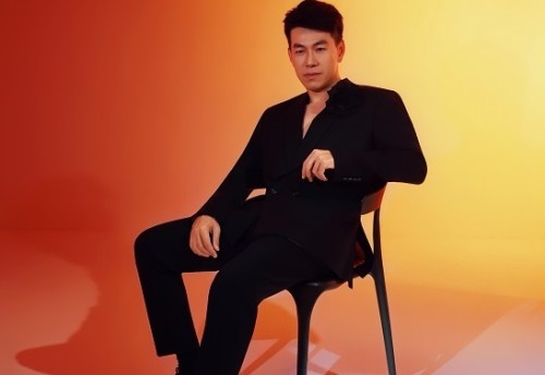 Hồ Trung Dũng ra mắt album “Alive”, trích lợi nhuận pre-order ủng hộ đồng bào miền Trung