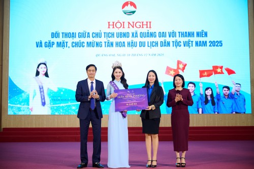 Hoa hậu Trần Minh Phương khoe nhan sắc rạng rỡ, xúc động trong khoảnh khắc trở về quê hương
