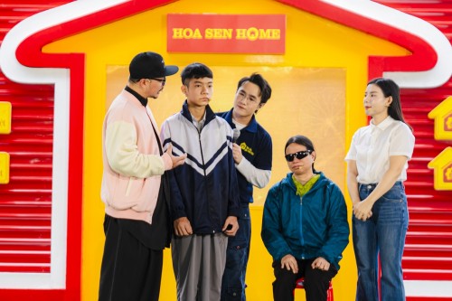 Huỳnh Lập, Bùi Lê Mận bật khóc trước hoàn cảnh éo le của cậu bé mồ côi cha, là chỗ dựa cho mẹ