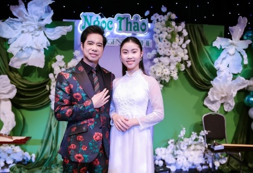 Danh ca Ngọc Sơn tặng 5000 Euro cho học trò cưng Ngọc Thảo