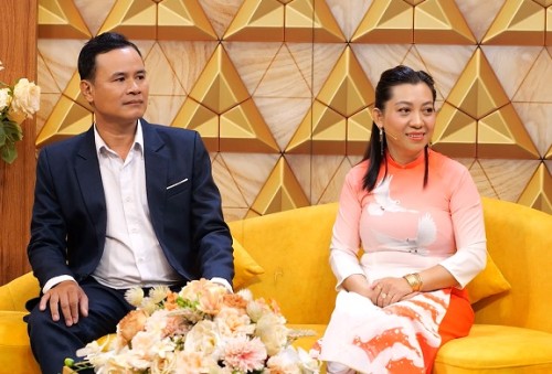 [Clip]Bán hết nữ trang cưới để khởi nghiệp, đôi vợ chồng gặt hái hạnh phúc bền lâu