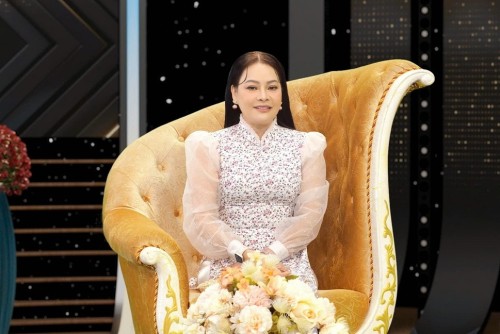 [Clip]Ca sĩ Đông Đào bật mí món đồ đặc biệt trị giá 6 chỉ vàng mang lại nhiều show diễn và cát xê cao