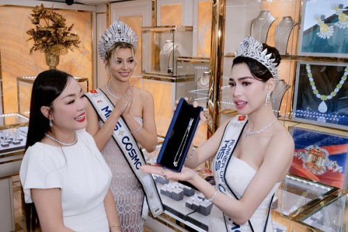 Hoa hậu Hoàng Thanh Nga đón tiếp Top 2 Miss Cosmo 2025 trong showroom đẳng cấp