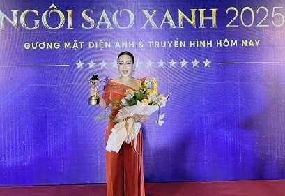 VIỆT HƯƠNG VÀ MÙA “QUẢ NGỌT” SAU HƠN 30 NĂM BỀN BỈ VỚI NGHỆ THUẬT