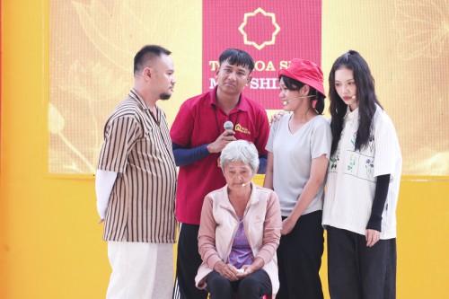 [Clip]Thái Vũ, Vinh Râu và Hoàng Duyên nghẹn ngào trước số phận mồ côi của các em nhỏ trong “Mái ấm gia đình Việt”