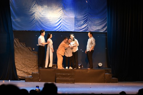 SÂN KHẤU NGHỆ THUẬT TRƯƠNG HÙNG MINH LÀM MỚI VỞ CẢI LƯƠNG NỔI TIẾNG CON GÁI CHỊ HẰNG