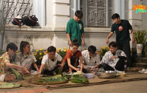 [Clip]TRƯỜNG GIANG TRỔ TÀI GÓI BÁNH TÉT, NGÔ KIẾN HUY BẤT LỰC VỚI NHÂN BÁNH HÌNH TRÁI TIM CỦA HIEUTHUHAI