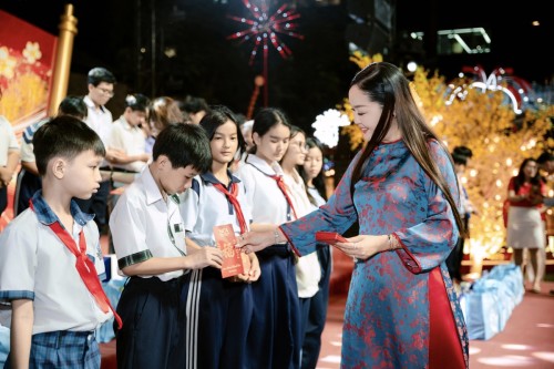 Hoa hậu Hoàng Thanh Nga lan toả yêu thương cùng chương trình “Gắn Kết Yêu Thương”