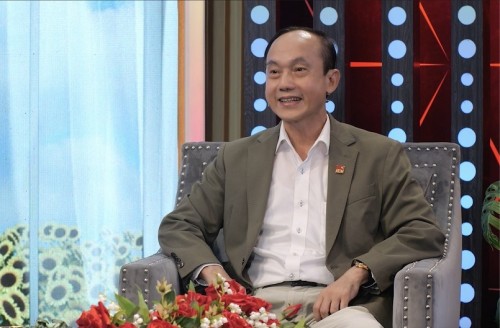 [Clip]Đời Rất Đẹp: Phó Giáo sư, Tiến sĩ, Bác sĩ Vũ Quang Huy nghẹn ngào chứng kiến giây phút bệnh nhân chờ kết quả xét nghiệm