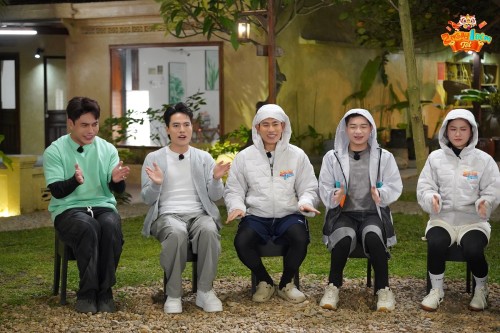 [Clip] DƯƠNG LÂM - VÕ TẤN PHÁT “QUYẾT CHIẾN” 1:1 ĐỂ GIÀNH CHỖ NGỦ, ÁO NĂM MỚI CỦA NGÔ KIẾN HUY GÂY CHÚ Ý