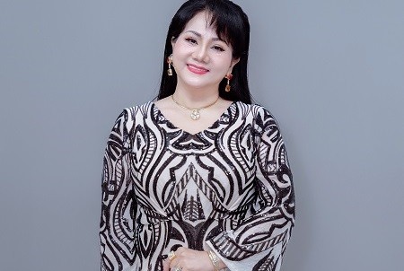 [Clip]Danh ca Ngọc Ánh tuổi 61 vẫn chạy show đều đặn, hé lộ bí quyết giữ giọng sau 40 năm ca hát