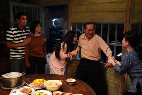 [Clip]Dàn cast Khả Như, Quang Tuấn, Ngọc Hương, Doãn Quốc Đam lộ diện trong vòng vây quỷ nhập tràng ám ảnh