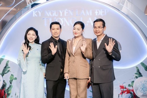 Hoa hậu Hoàng Thanh Nga cùng chồng dự sự kiện