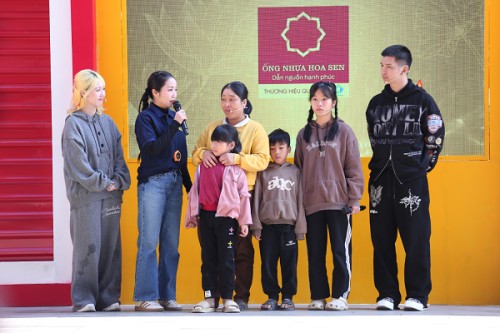 [Clip]Ốc Thanh Vân xúc động trước người mẹ một mình nuôi ba con, chăm chồng sống thực vật