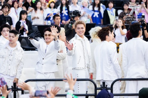 Anh Trai “Say Hi” 2025 - A White Valentine Concert lần đầu tạo nên “biển trắng” Valentine quy mô lớn tại Thủ đô Hà Nội