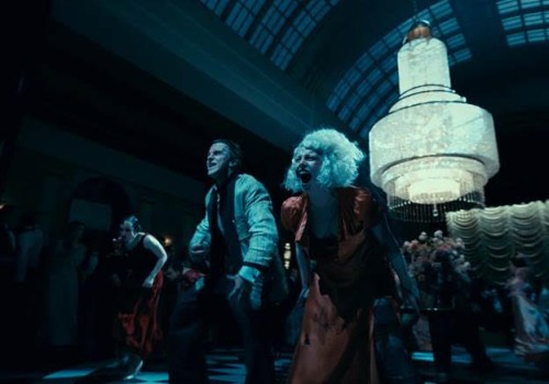 [Clip]Màn hóa thân xuất thần của nữ diễn viên vừa thắng giải Oscar Jessie Buckley trong bom tấn mới của nhà Warner Bros.