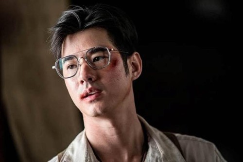 [Clip]Nam thần Mario Maurer trật chân, đấm tím mặt bạn diễn trong siêu phẩm “TỨ HỔ ĐẠI NÁO”