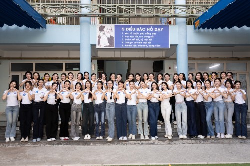 THÍ SINH MISS WORLD VIETNAM XÂY GIẾNG, NẤU CƠM 2 NGÀN ĐỒNG, DẠY TIẾNG ANH, CHĂM TRẺ MỒ CÔI… 