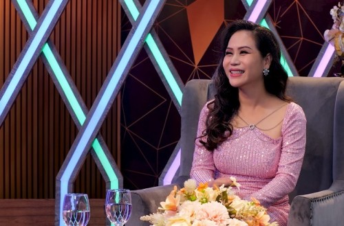 [Clip]Hồng Mơ từng tủi thân khi bị cắt tiết mục, vẫn hát dù chỉ còn một khán giả