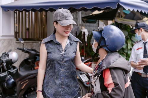 Hoa hậu Hoàng Thanh Nga lan tỏa yêu thương qua hoạt động phát cơm chay từ thiện định kỳ